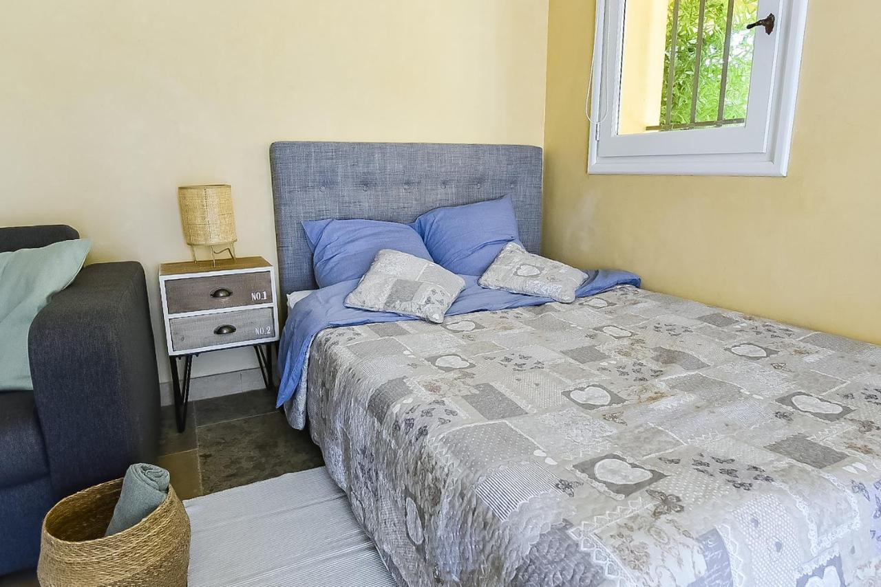 Le Tholonet Villa Lumineuse Avec Piscine Clim 1Ere Etage Vue Panoramique Sur Les Montagnes Sur Le Site De La Sainte-Victoire מראה חיצוני תמונה