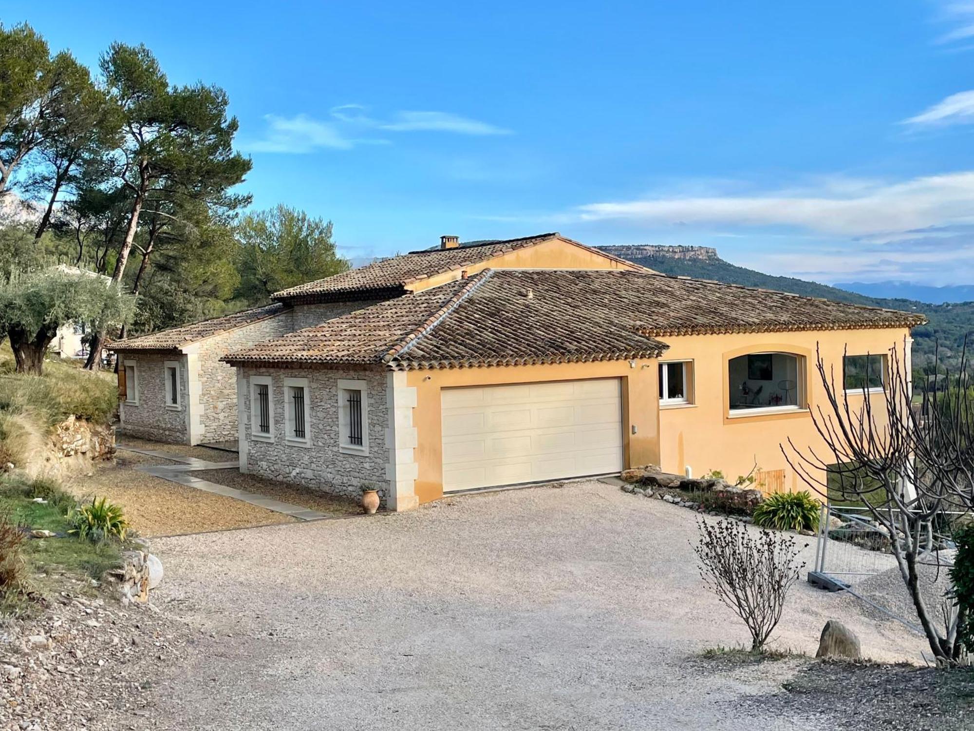 Le Tholonet Villa Lumineuse Avec Piscine Clim 1Ere Etage Vue Panoramique Sur Les Montagnes Sur Le Site De La Sainte-Victoire מראה חיצוני תמונה