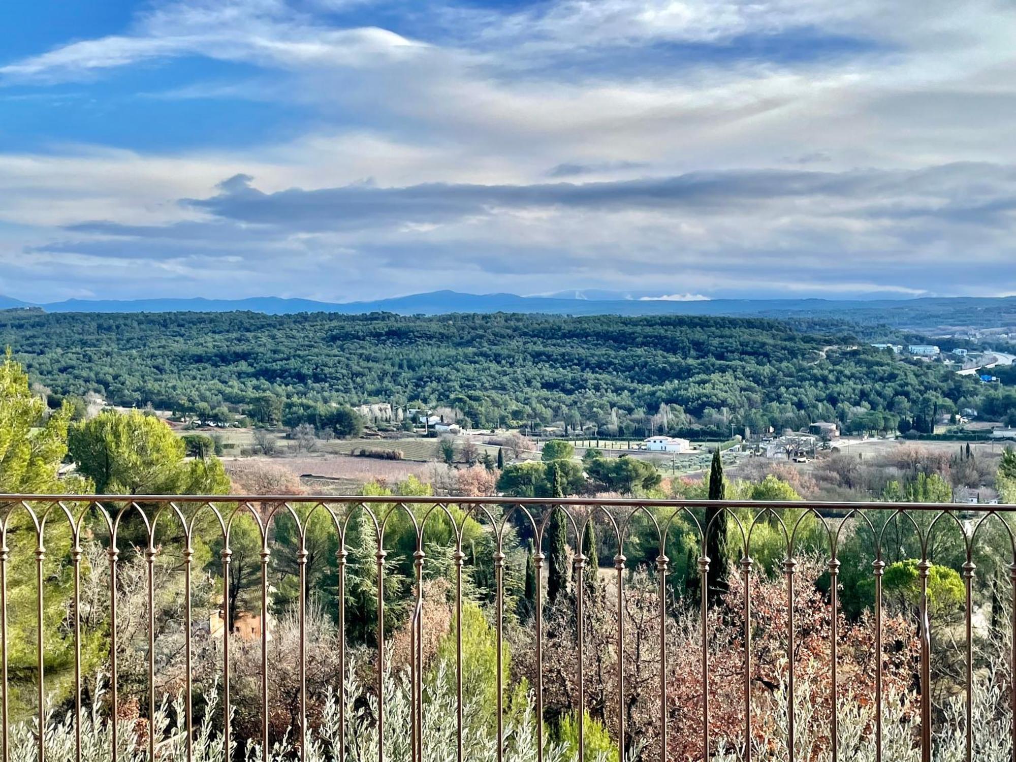 Le Tholonet Villa Lumineuse Avec Piscine Clim 1Ere Etage Vue Panoramique Sur Les Montagnes Sur Le Site De La Sainte-Victoire מראה חיצוני תמונה