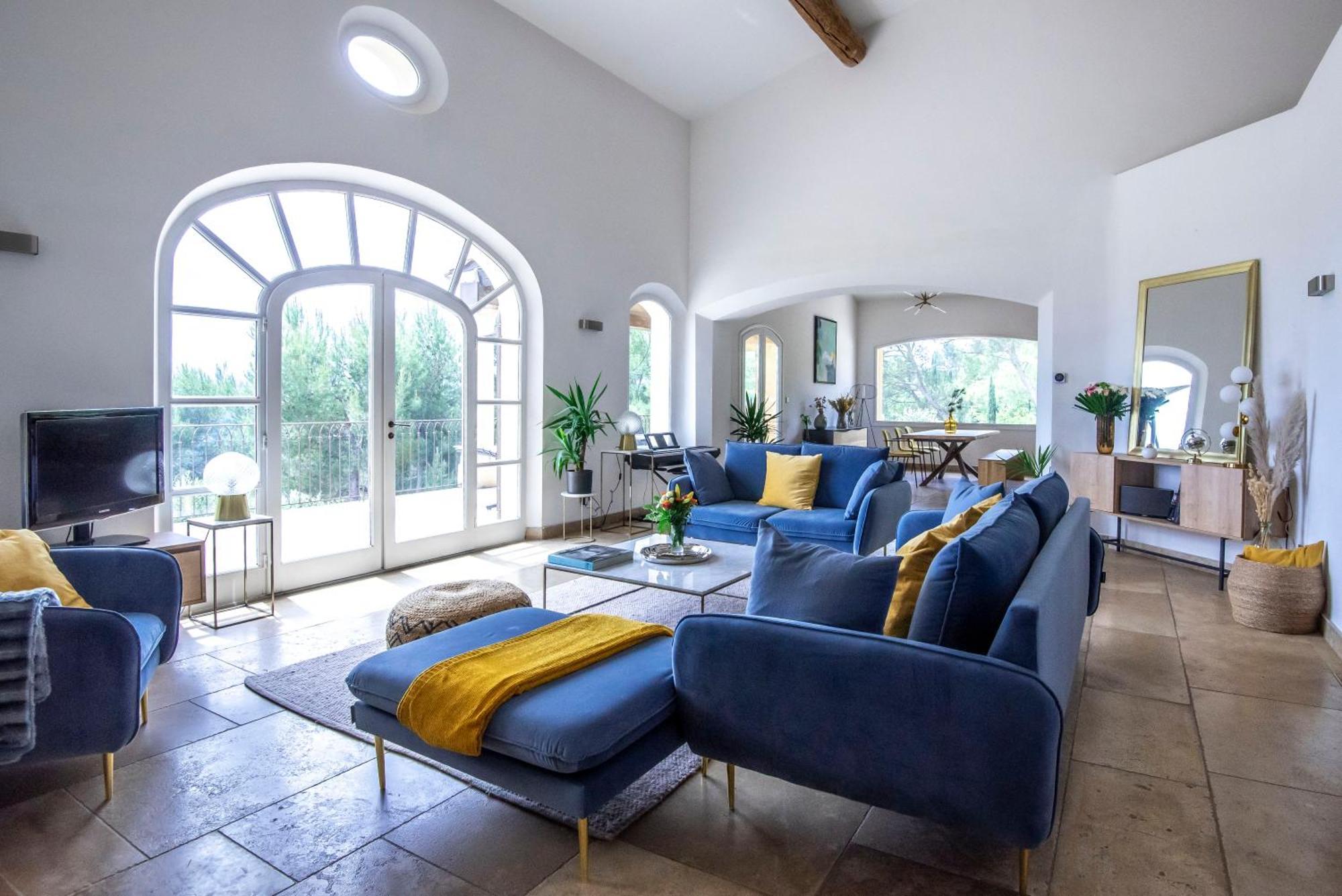 Le Tholonet Villa Lumineuse Avec Piscine Clim 1Ere Etage Vue Panoramique Sur Les Montagnes Sur Le Site De La Sainte-Victoire מראה חיצוני תמונה
